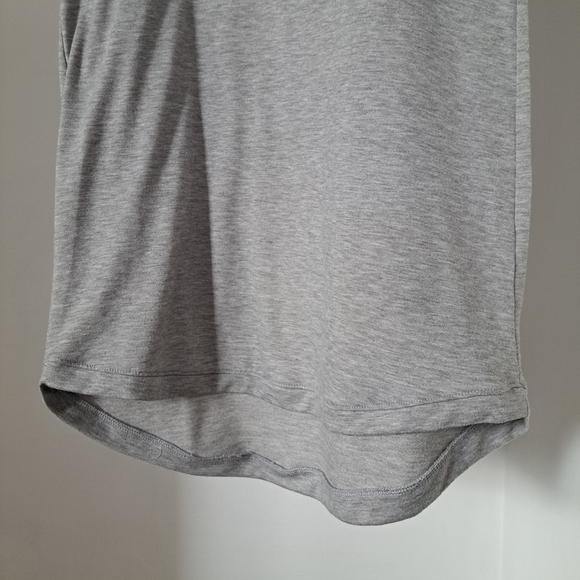 Potters pot | Grey t shirt dress with beautiful embroidered rose flowers - Picture 6 of 11